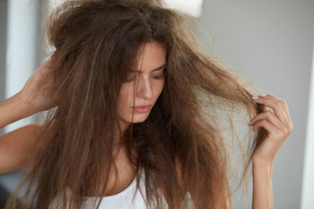 Почему зимой электризуются волосы